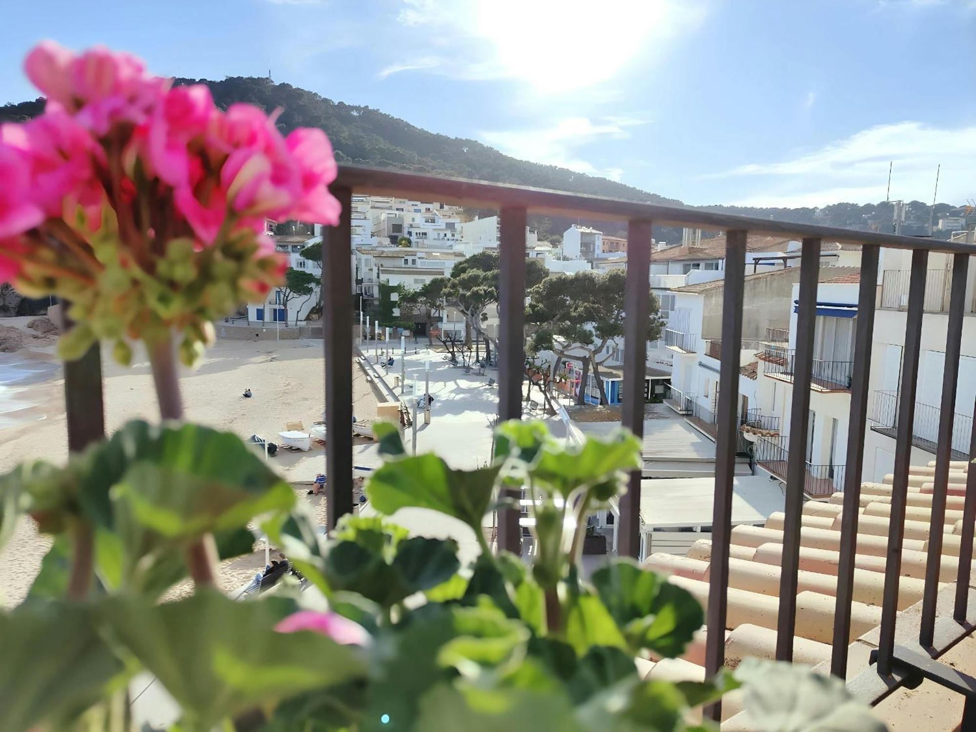 Tamariu Platja - Penthouse On Passeig Del Mar. Lägenhet Exteriör bild